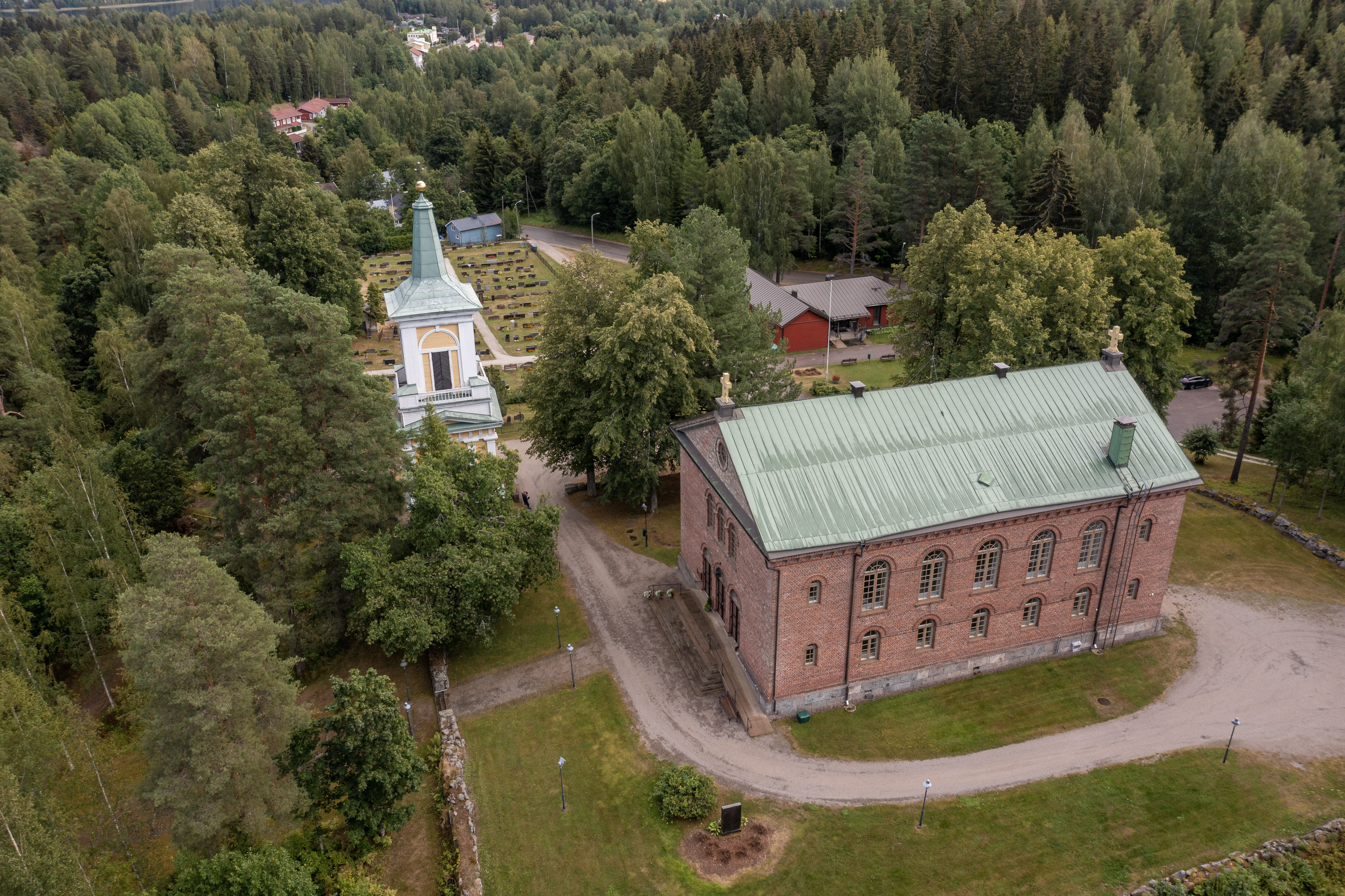 Ulkokuva Hämeenkosken kirkko ja kirkkotapuli 