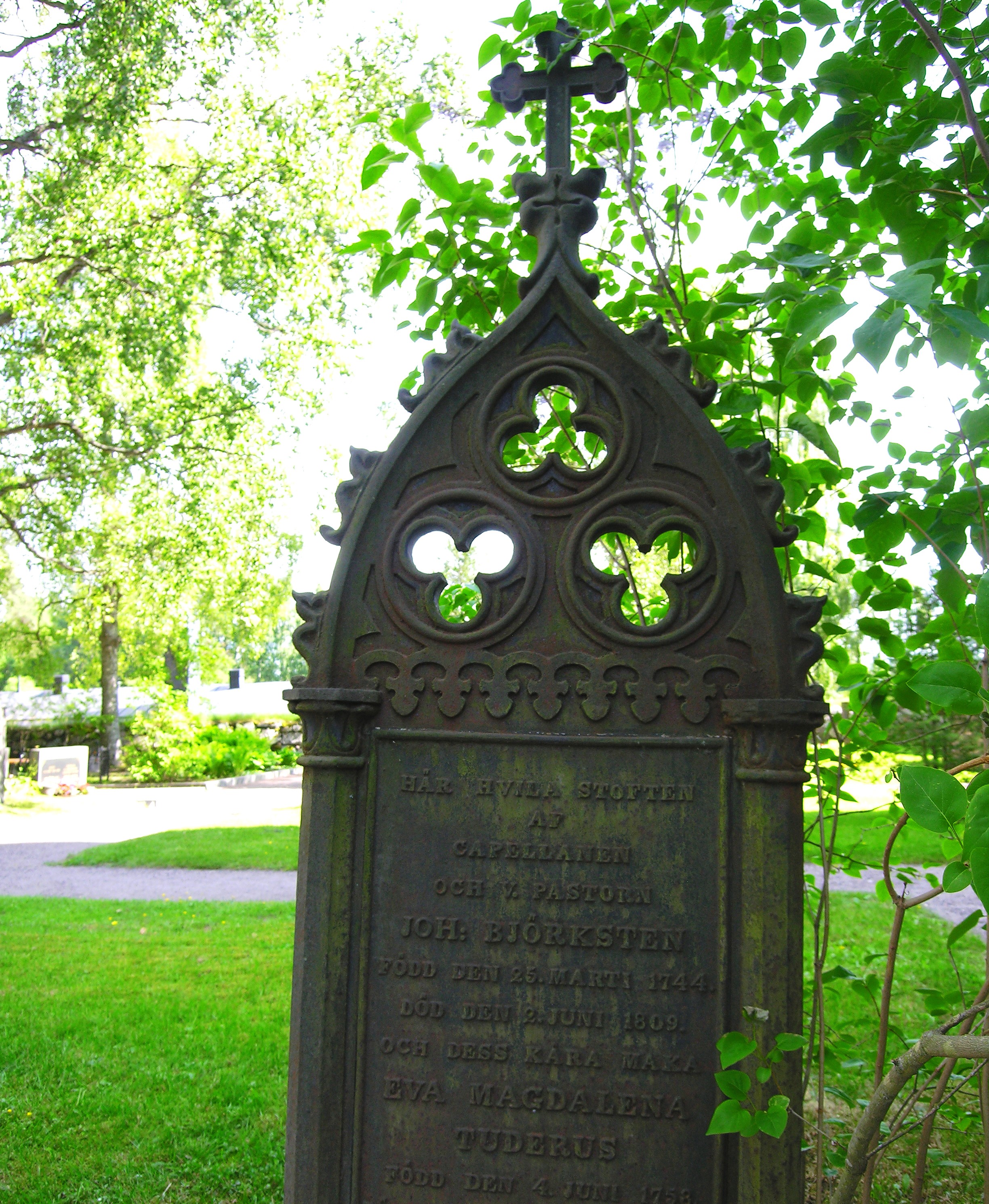 Hollolan hautausmaalla sijaitseva muistomerkki