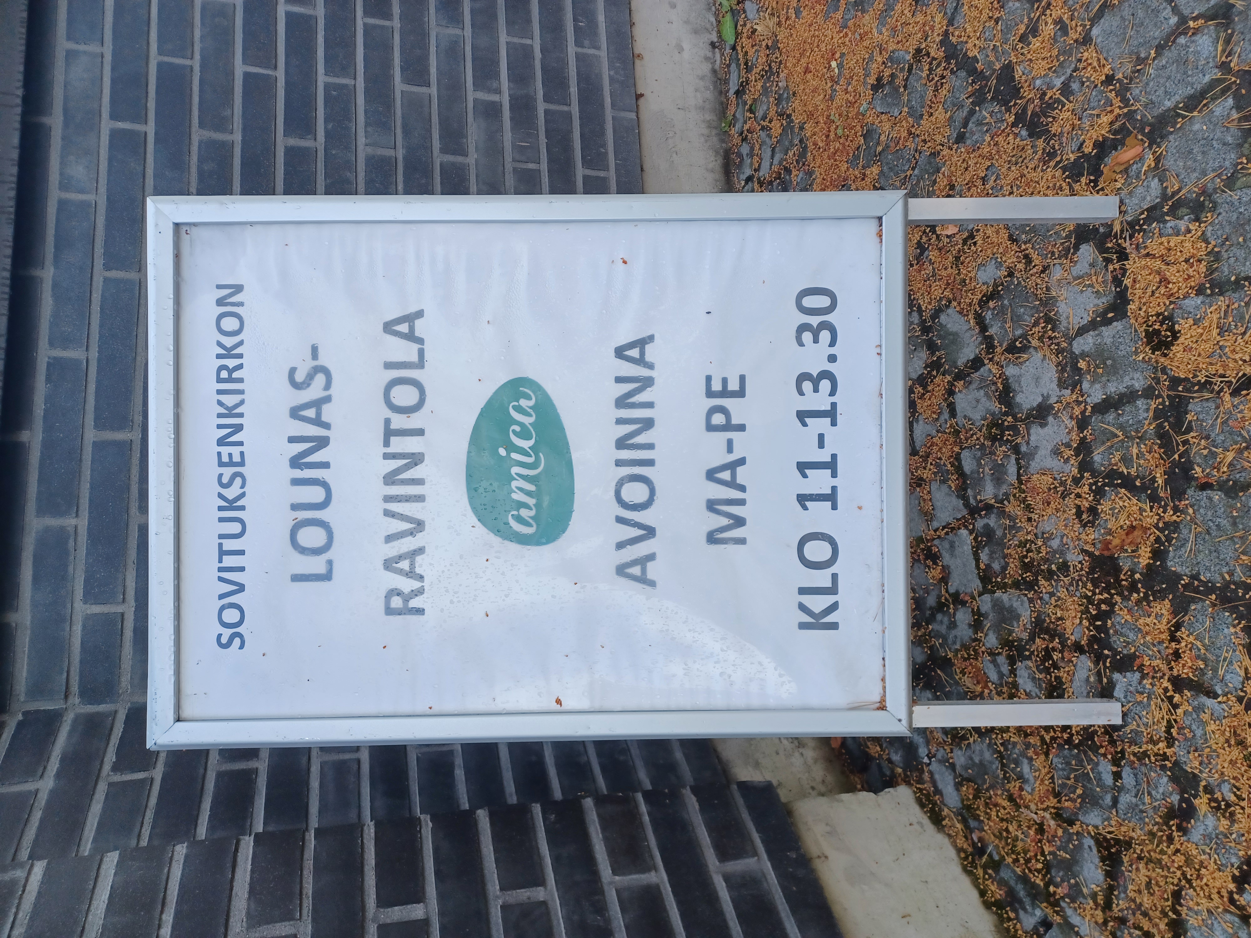 Sovituksenkirkon keittiön lounasmainos