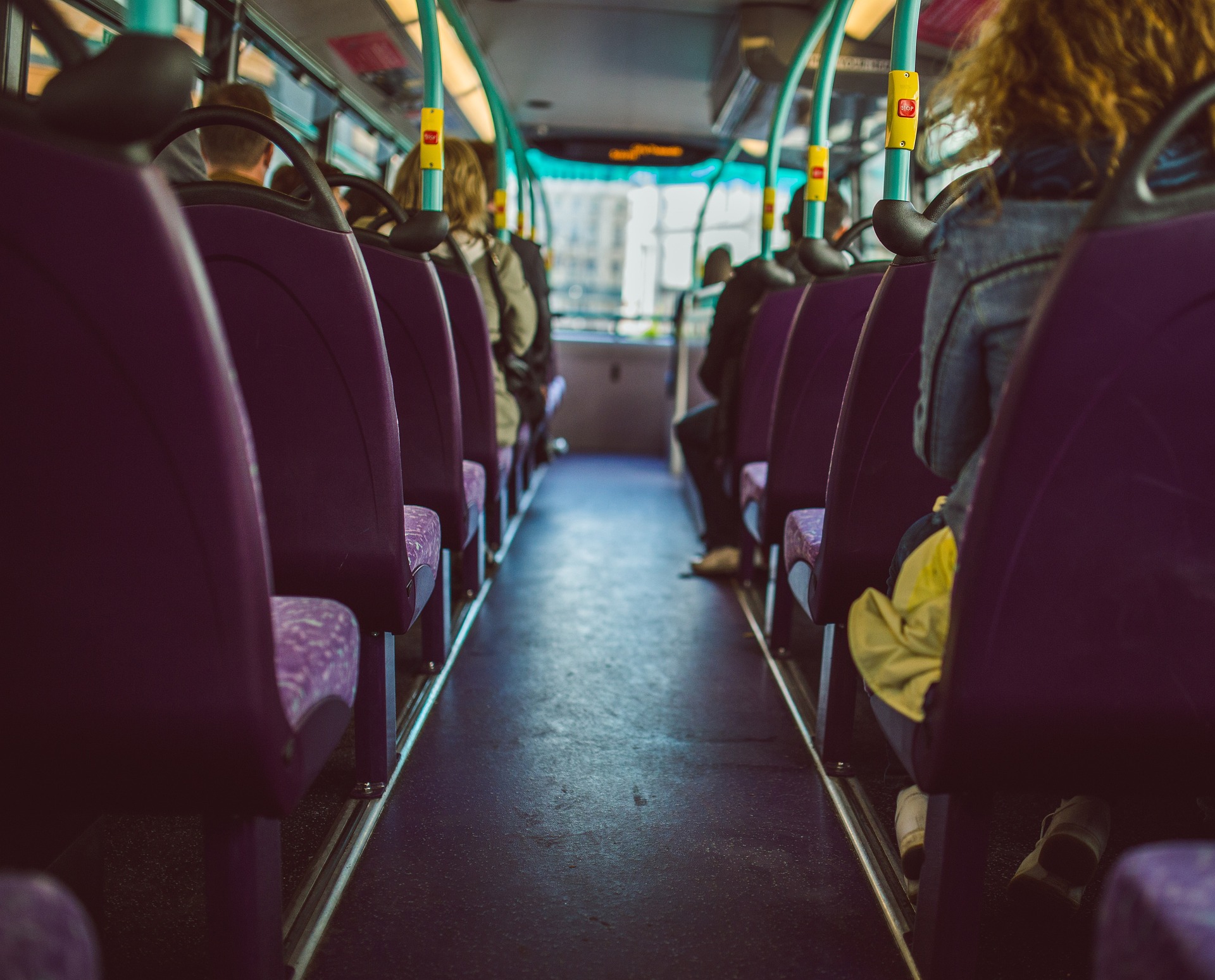 bus-g4f1dd5bec_1920.jpg
