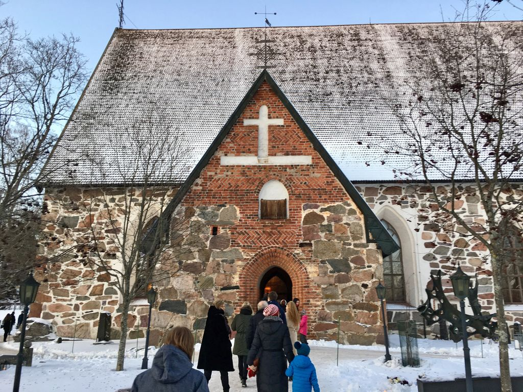 Hollolan Pyhän Marian kirkon etuovi