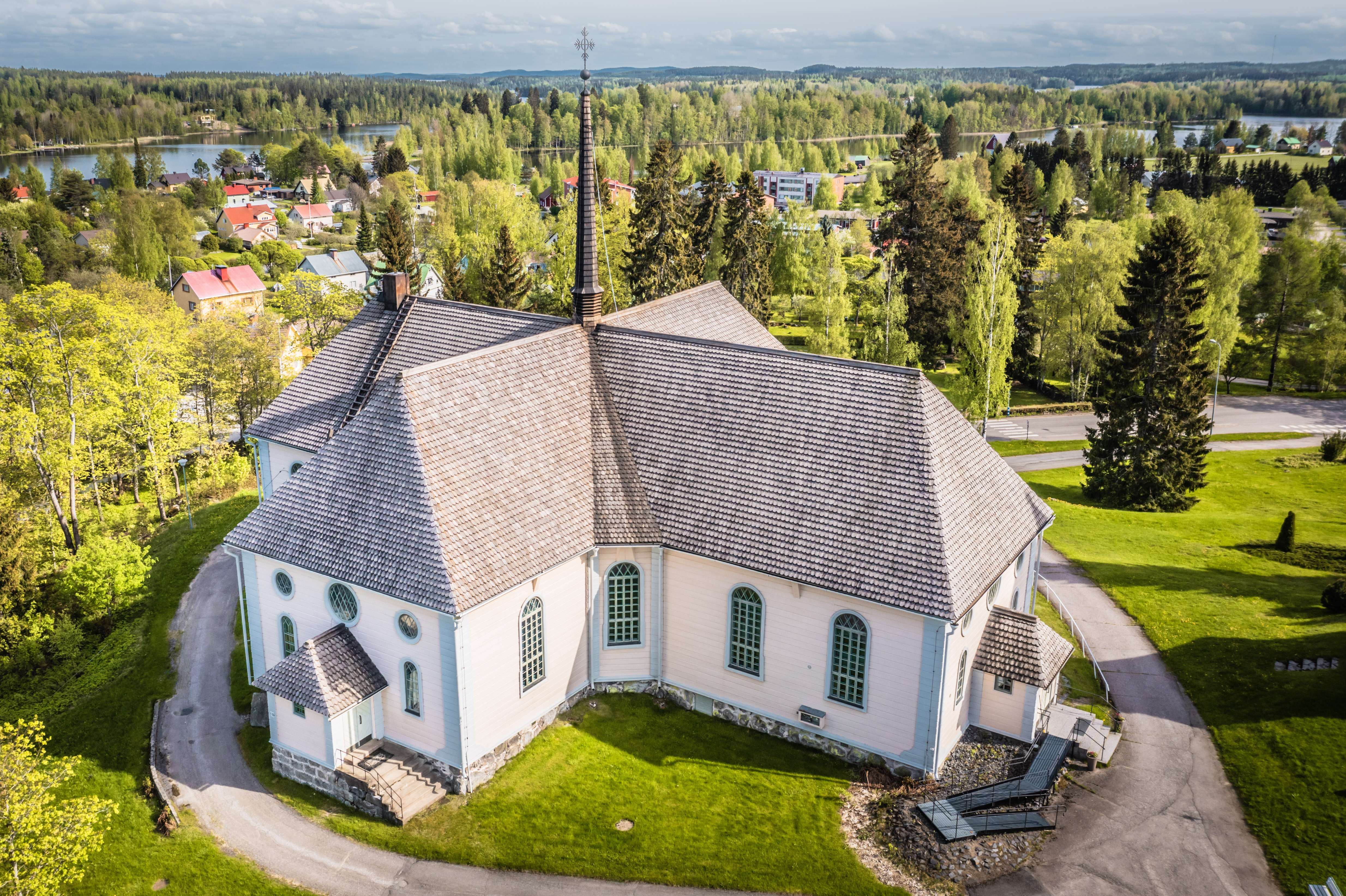 Talvinen ulkokuva Kuhmoisten kirkko