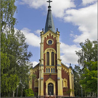 Ulkokuva Kärkölän kirkko kesällä