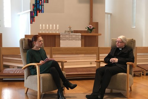 Ehdokasta haastatteli kirkkovaltuutettu Sanni-Maria Tiihonen.